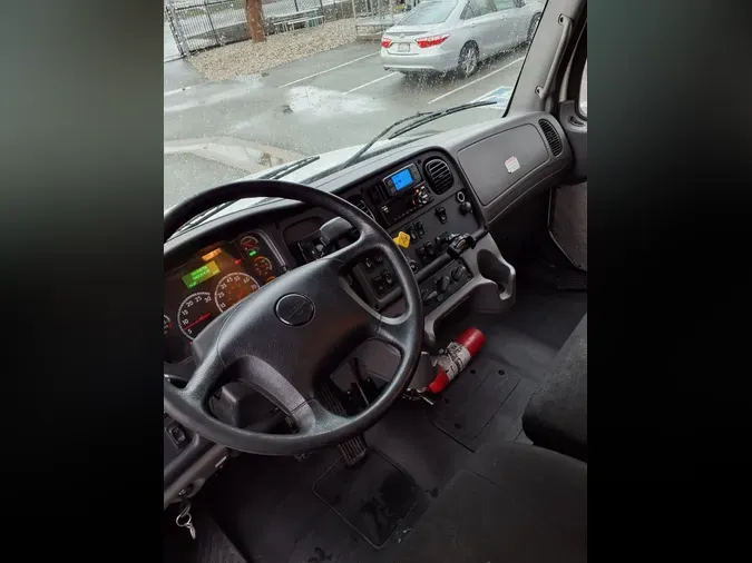 2018 FREIGHTLINER/MERCEDES M2 106