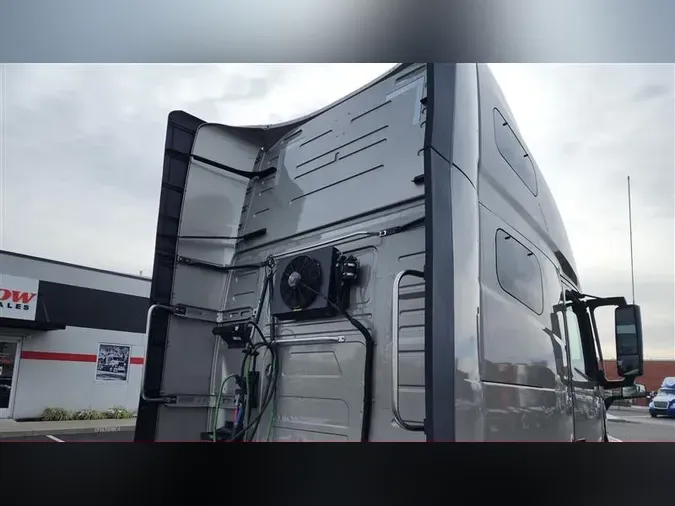 2022 VOLVO VNL760