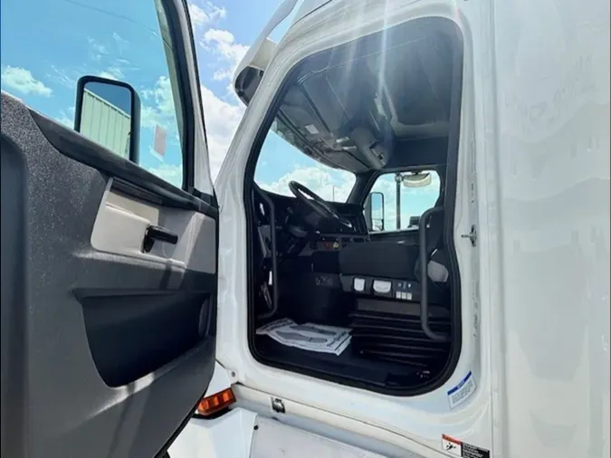 2023 Freightliner PT126SLP