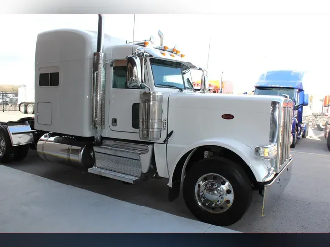 2022 Peterbilt 389