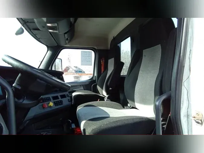 2019 Freightliner Cascadia 126