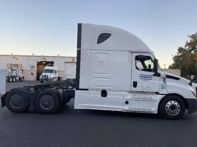 2020 Freightliner T12664ST