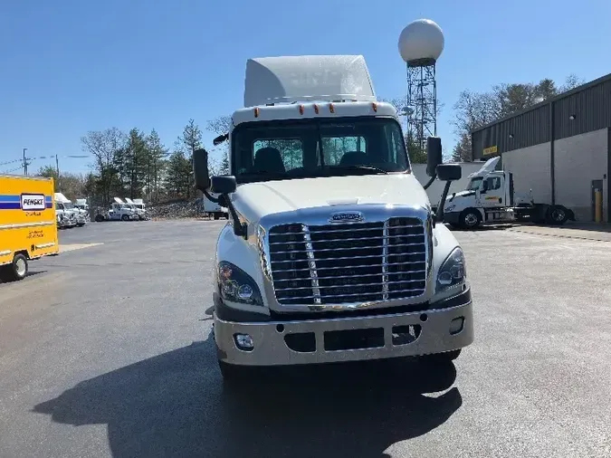 2016 Freightliner X12564ST