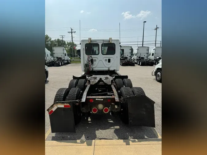 2016 FREIGHTLINER/MERCEDES CASCADIA 125