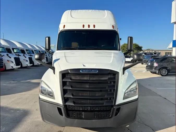 2020 Freightliner Cascadia 126