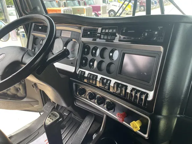 2022 Kenworth W900