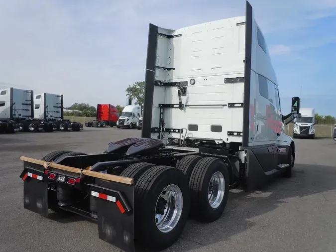 2026 VOLVO VNL64T860