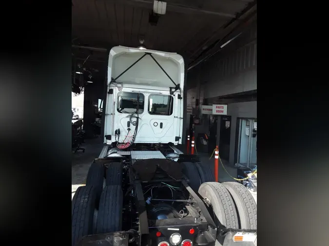 2019 FREIGHTLINER NEW CASCADIA 116