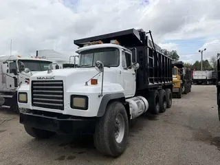 1997 MACK RD688S