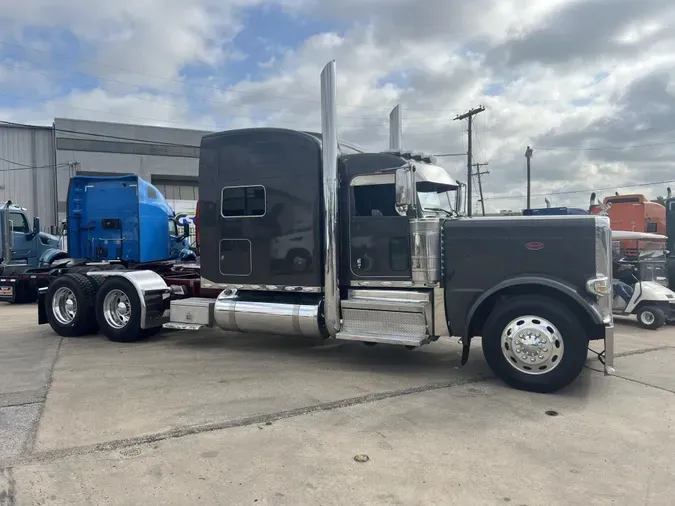 2021 Peterbilt 389