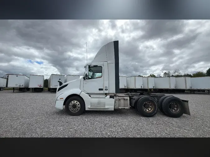 2020 Volvo VNL300