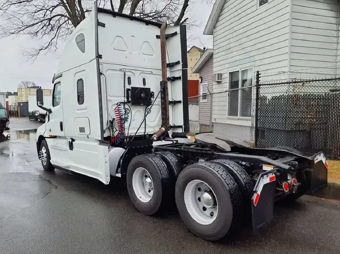 2019 FREIGHTLINER Cascadia 126