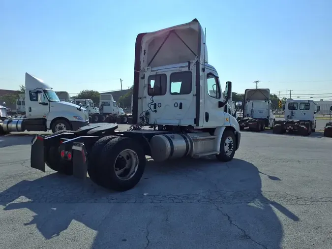 2019 FREIGHTLINER CASCADIA 113