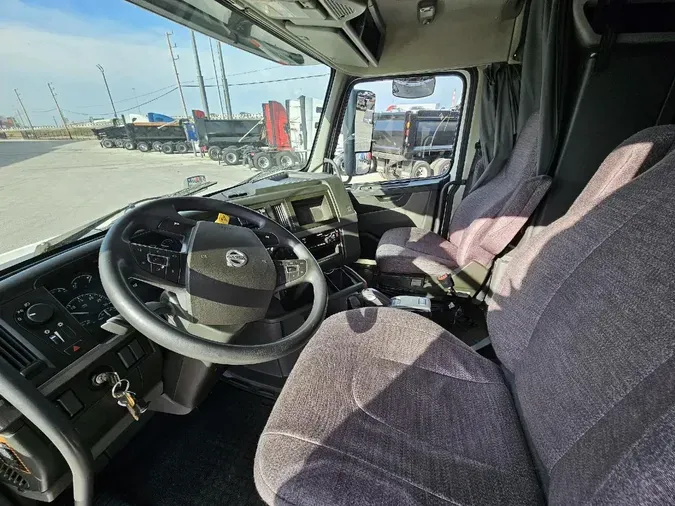 2019 VOLVO VNL64T760