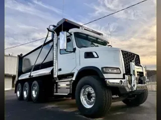 2026 VOLVO VHD84F300