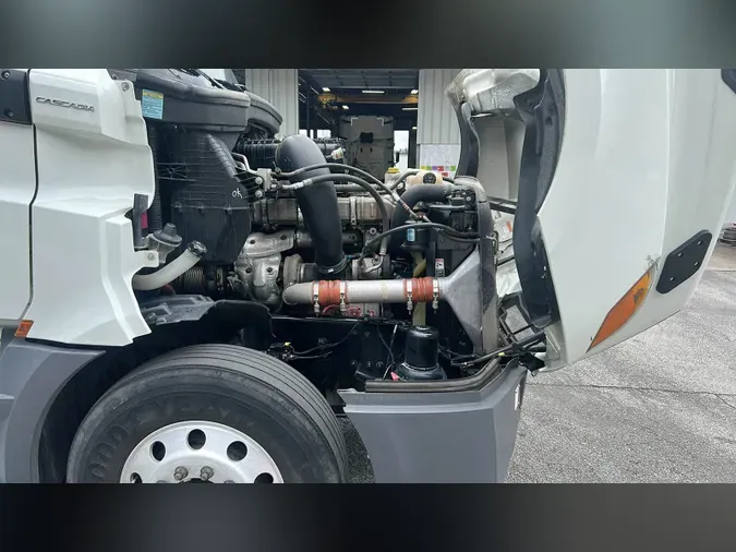2020 Freightliner Cascadia 126