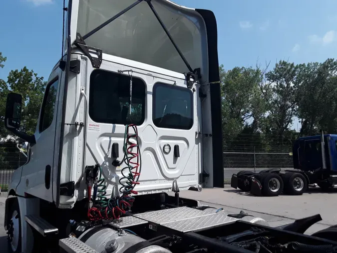 2019 FREIGHTLINER/MERCEDES NEW CASCADIA PX12664