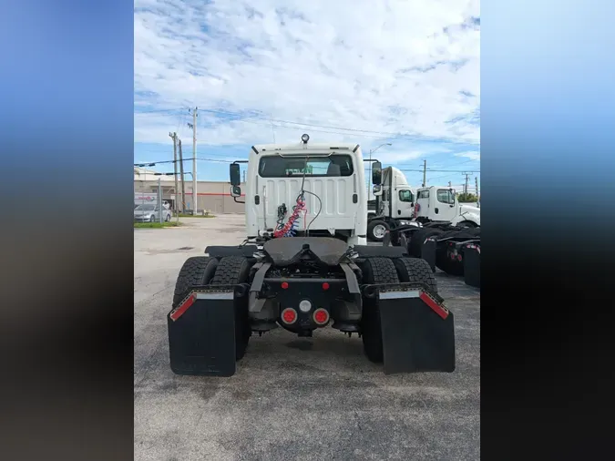 2018 FREIGHTLINER M2-112