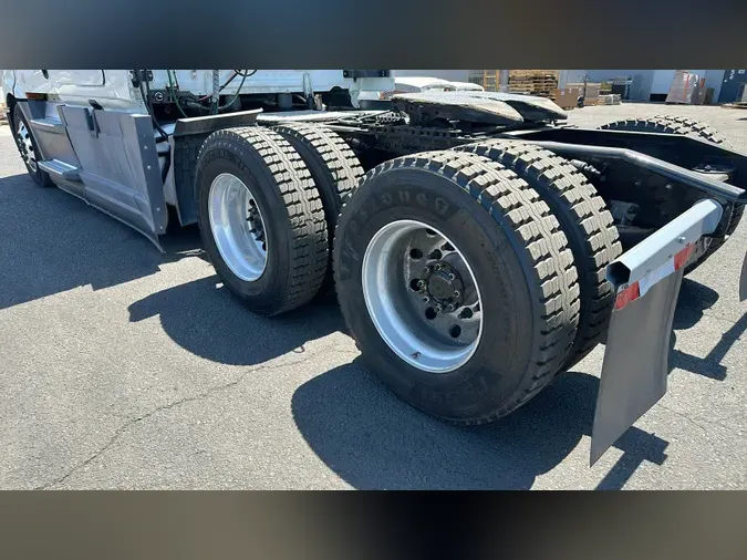 2022 Freightliner Cascadia 126