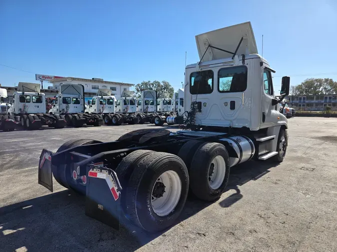 2017 FREIGHTLINER/MERCEDES CASCADIA 125