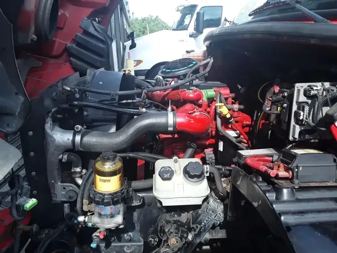 2015 FREIGHTLINER M2 106