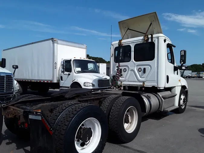 2019 FREIGHTLINER/MERCEDES CASCADIA 125