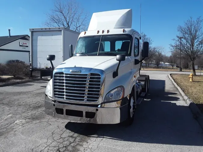 2016 FREIGHTLINER/MERCEDES CASCADIA 12504289bd6e0d4a92a4deecdfe3f157794