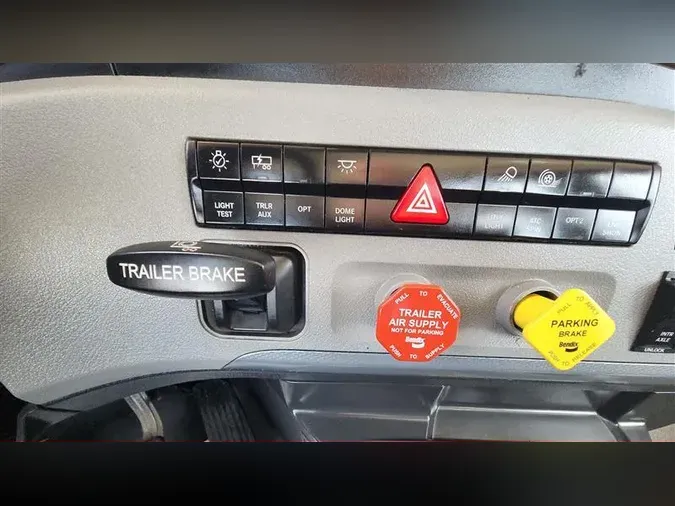 2021 FREIGHTLINER CA126