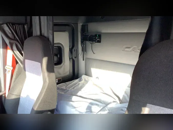 2021 Freightliner Cascadia 126042a6e79ca7214bde1ec0840395ab0fe