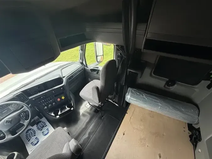 2021 INTERNATIONAL LT625