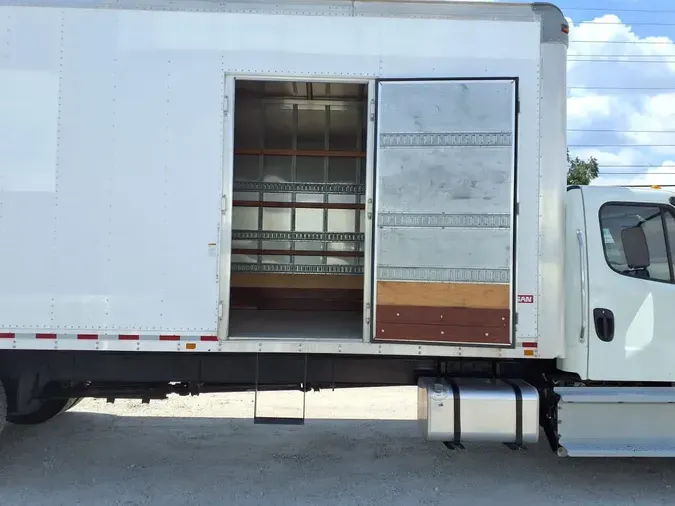 2019 FREIGHTLINER M2 106
