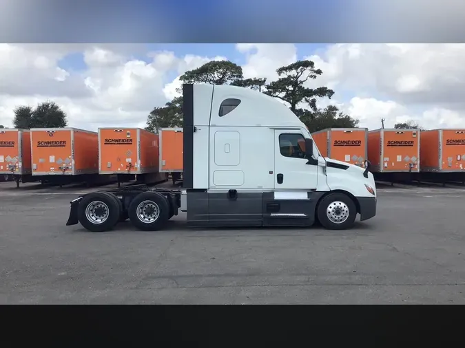 2023 Freightliner Cascadia 126