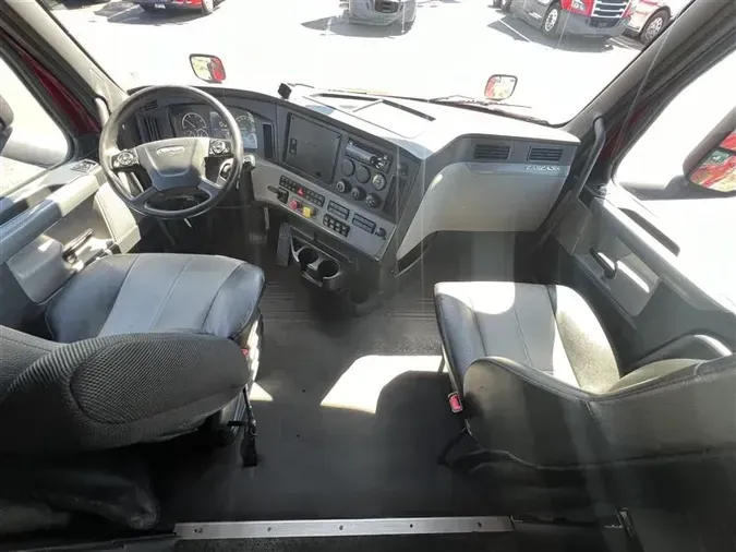 2019 FREIGHTLINER CA126