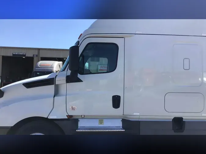 2020 Freightliner Cascadia 126