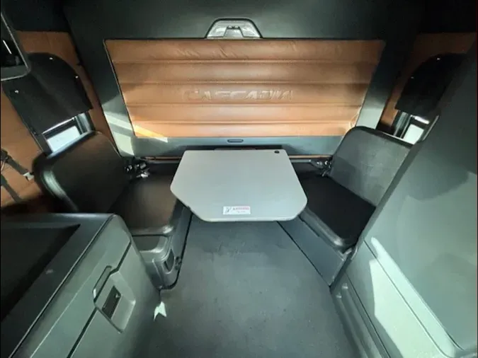 2023 Freightliner Cascadia 126