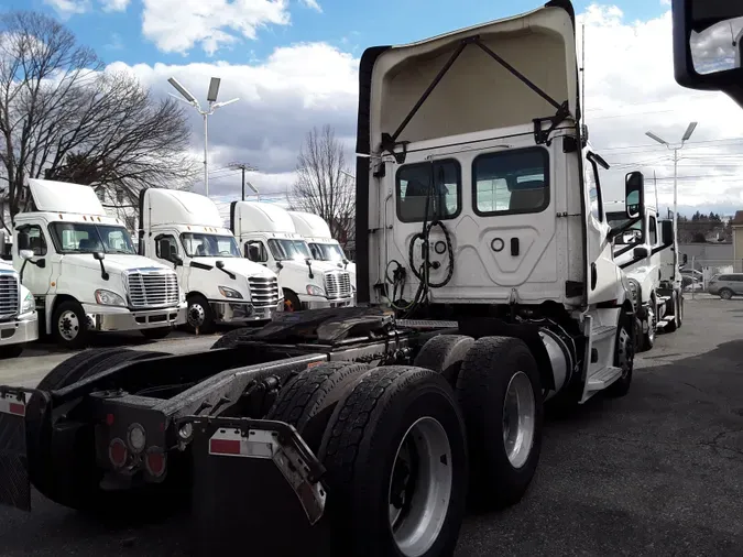 2020 FREIGHTLINER/MERCEDES NEW CASCADIA 116