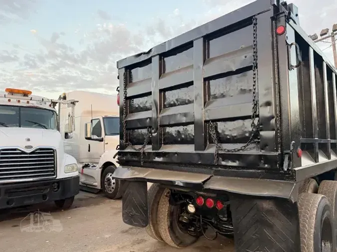 1997 MACK RD688S
