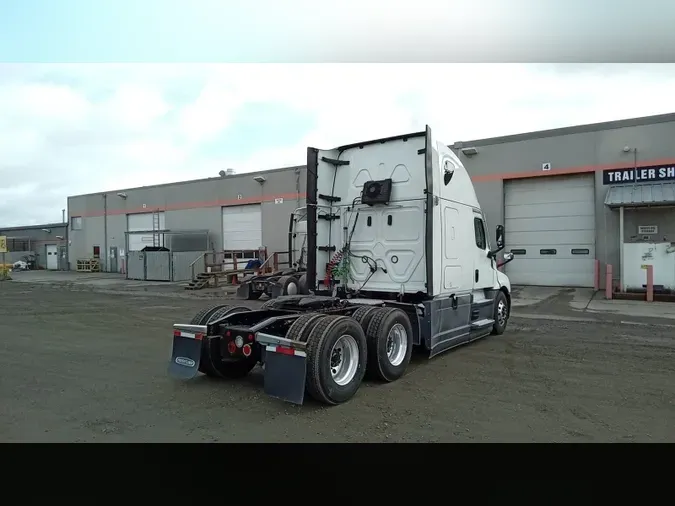 2022 Freightliner Cascadia 1260438db3904b057c7bf6ecfe809143bd3