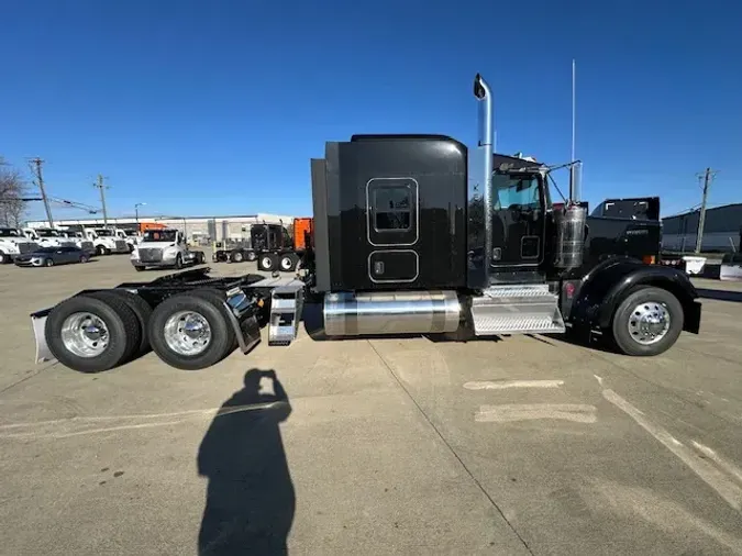 2025 Kenworth W900