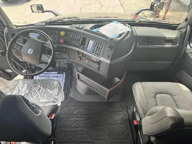 2023 VOLVO VNL64T760