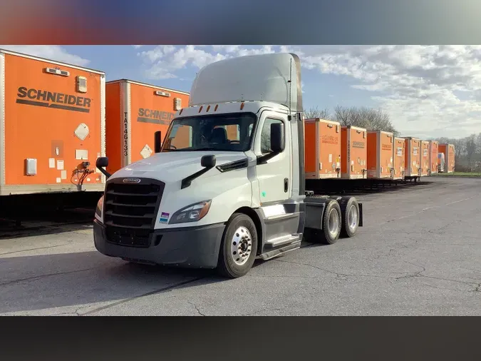 2020 Freightliner Cascadia 126