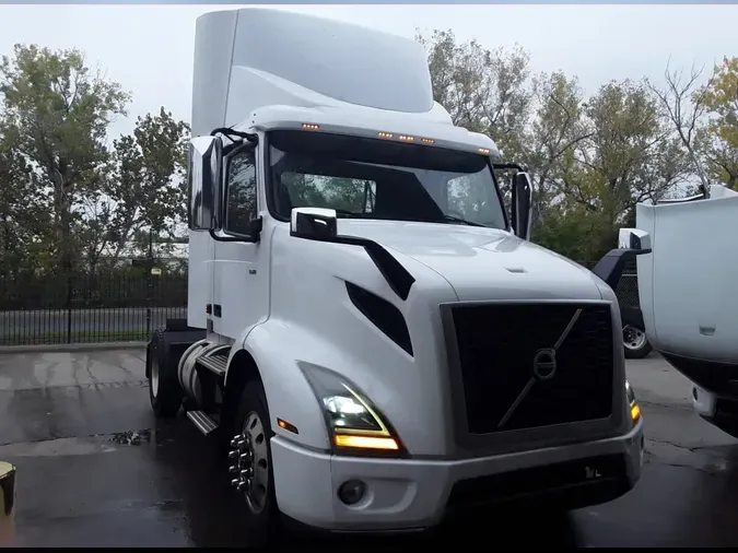 2019 VOLVO VNR42T 300