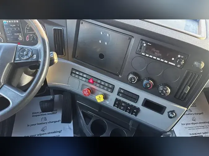 2022 FREIGHTLINER CA126