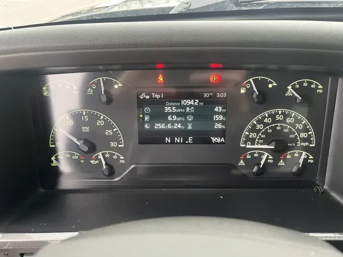 2026 VOLVO VHD64B300