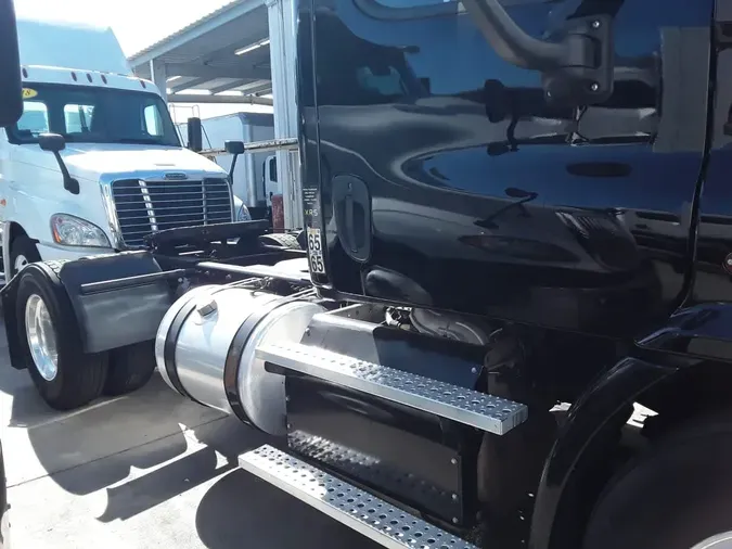 2017 FREIGHTLINER/MERCEDES CASCADIA 113