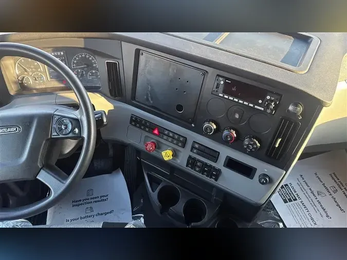 2022 FREIGHTLINER CA126