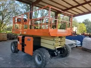 2018 JLG 330LRT