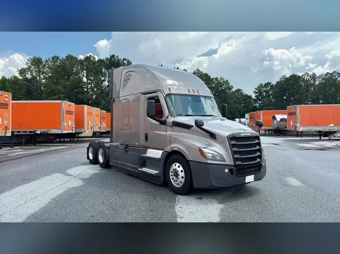 2023 Freightliner Cascadia 126045c4e930ead3a2f2652f8c0288811eb