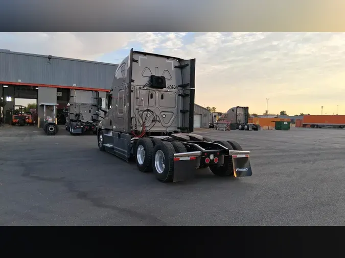 2023 Freightliner Cascadia 126045ef9ad86c59870ea41459067088edd