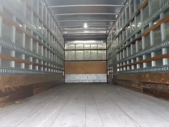 2018 FREIGHTLINER M2 106